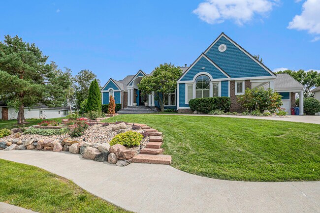 Primary Photo - 811 Western Hills Dr