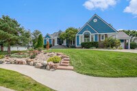 Building Photo - 811 Western Hills Dr