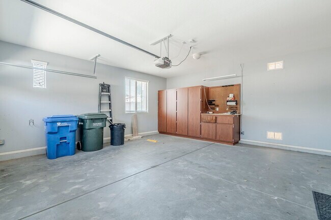 Building Photo - 2407 W Fawn Dr