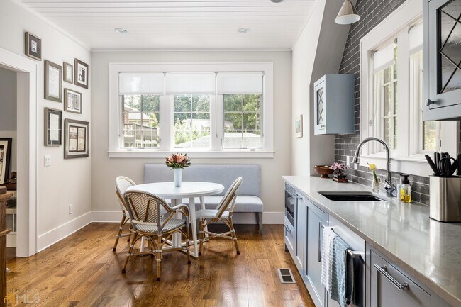 Building Photo - 3312 W Shadowlawn Ave NE