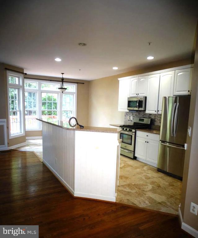 Building Photo - 10604 Ashford Way
