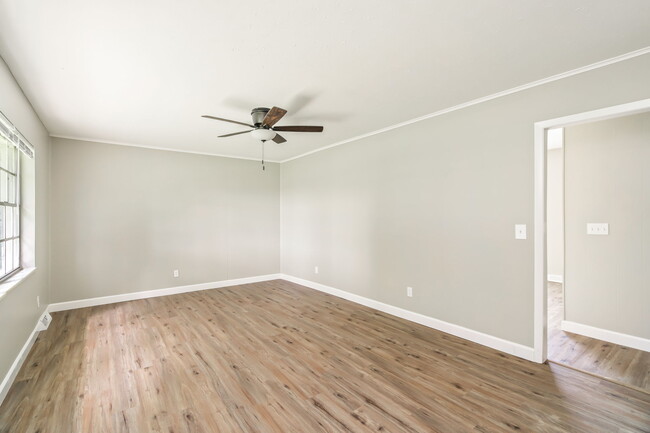 Building Photo - 206 Bowers Cir