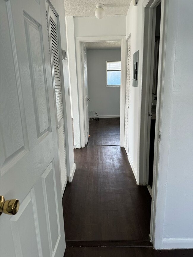 Building Photo - $1750 2 Bedroom 1 Bath ~*~ June Free! (Hab...