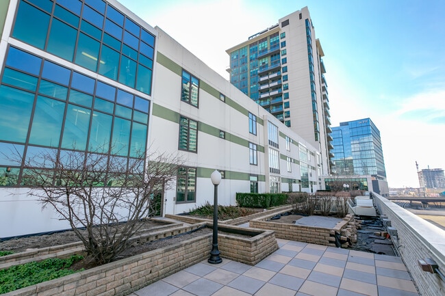 Building Photo - 660 W Wayman St