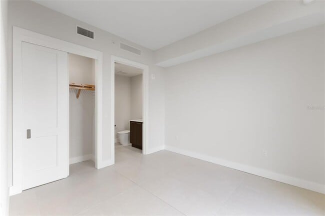 Building Photo - 275 1st Ave S