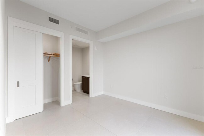 Building Photo - 275 1st Ave S