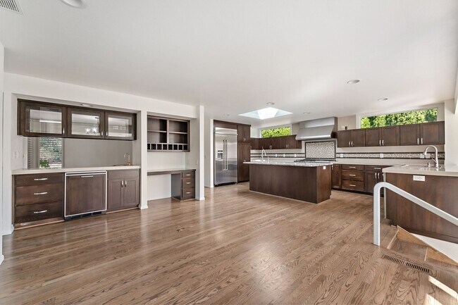 Building Photo - 4-Bedroom Luxury Home for Rent by Portland Golf Club