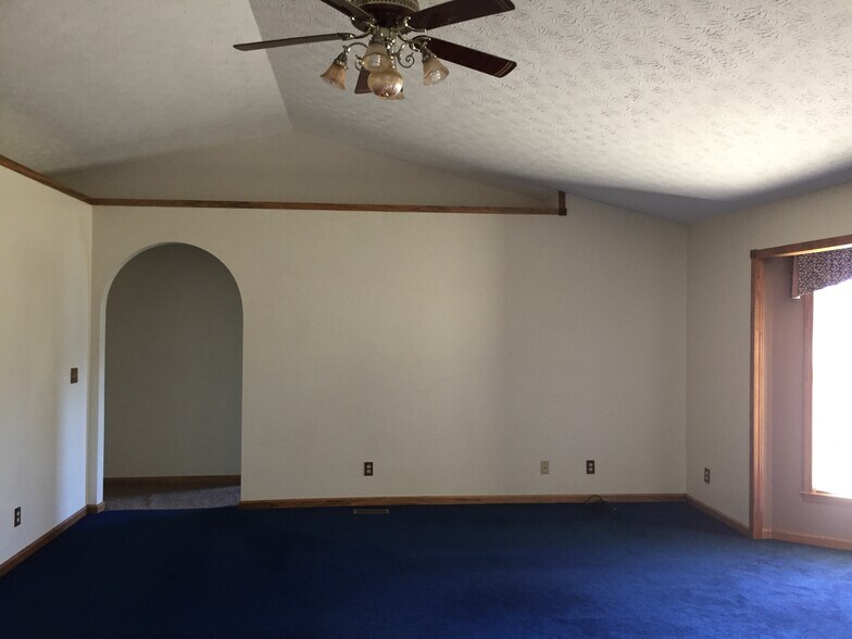 Building Photo - 512 W Hoewisher Rd
