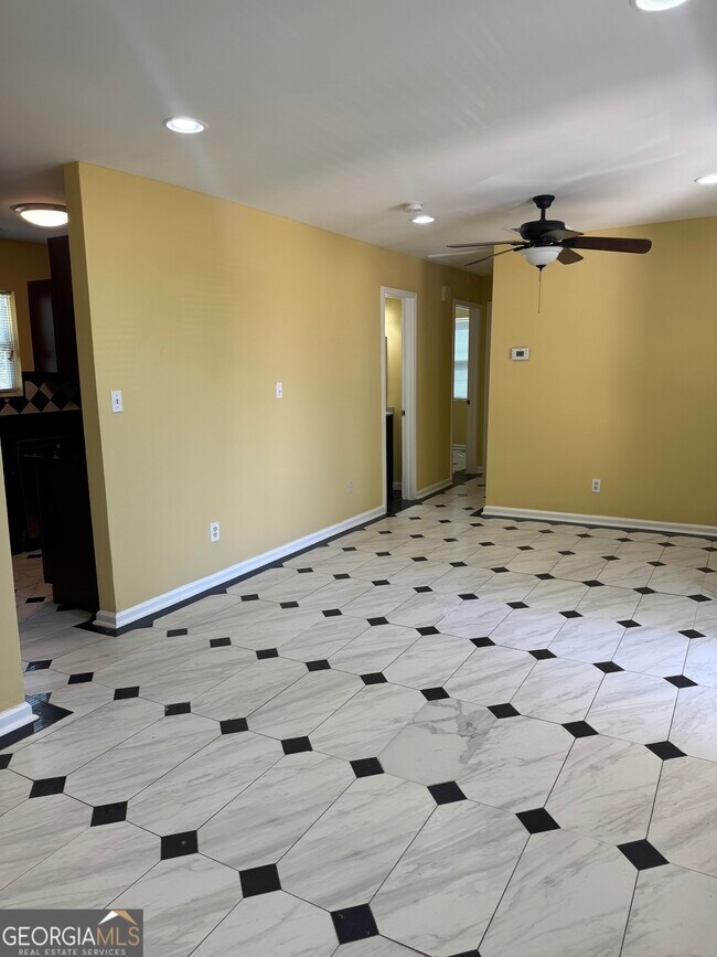 Building Photo - 400 Tunis Rd