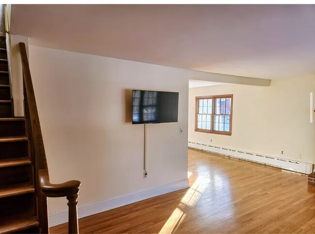 Building Photo - 9 Ridgeland Rd