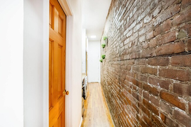 Building Photo - 240 E 26th St