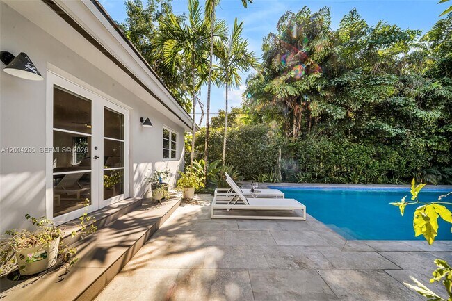 Building Photo - 1010 Placetas Ave