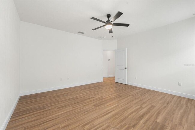 Building Photo - 6735 SW 10th Ln