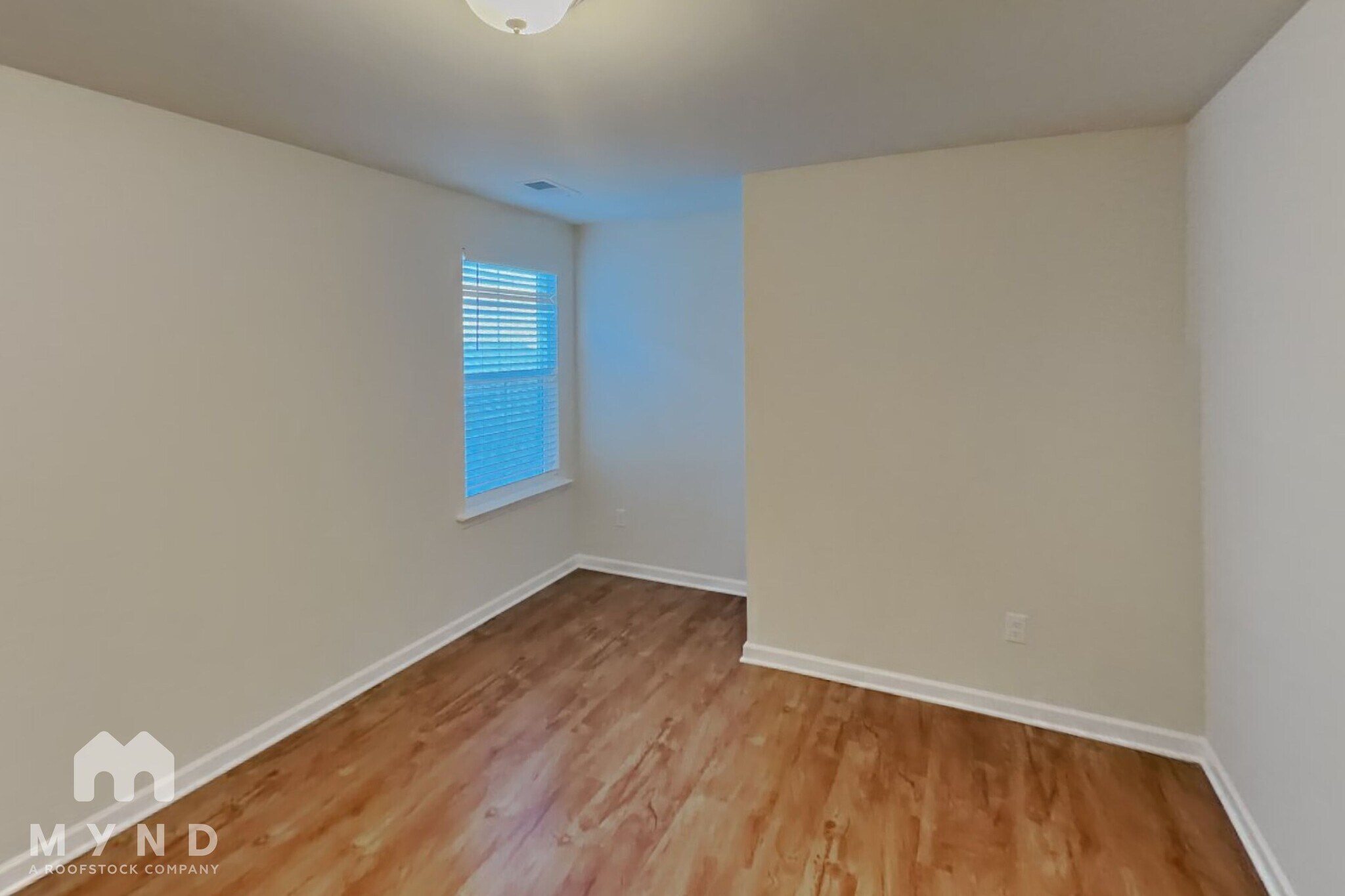 Building Photo - 10155 Sterling Ridge Dr