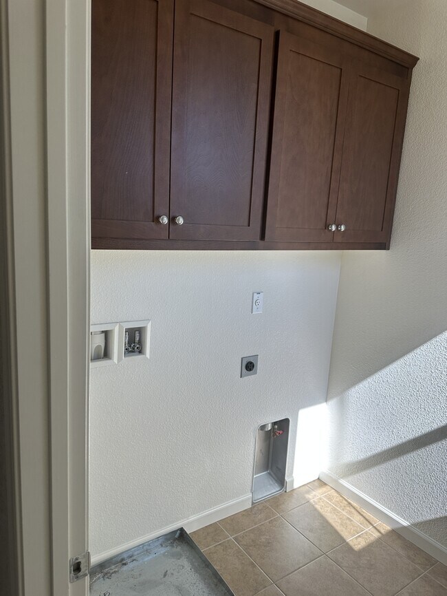 Building Photo - Gorgeous Mountain House 4 Bedroom 3 Bath Home