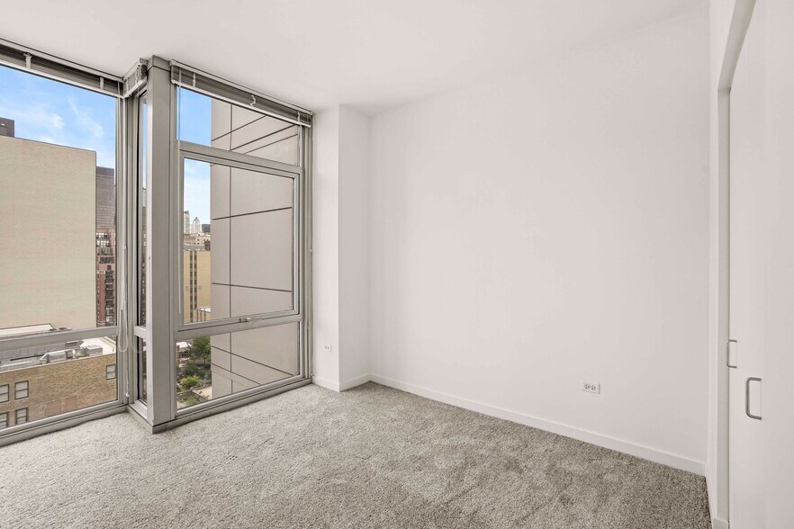 Building Photo - 707 S LaSalle St