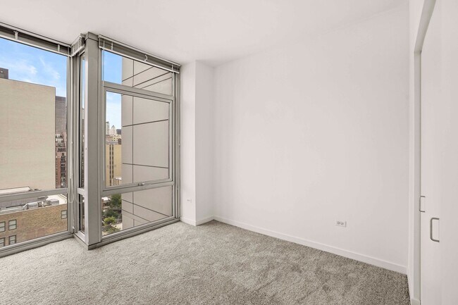 Building Photo - 740 S Clark St