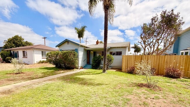 Building Photo - Darling Single Story Home, Blocks from the Beach, Amazing Location, & Close to Everything!