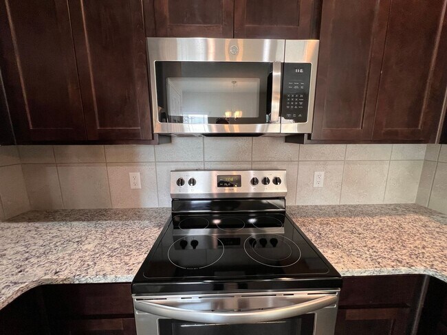 Building Photo - Best Duplex Community in Seguin