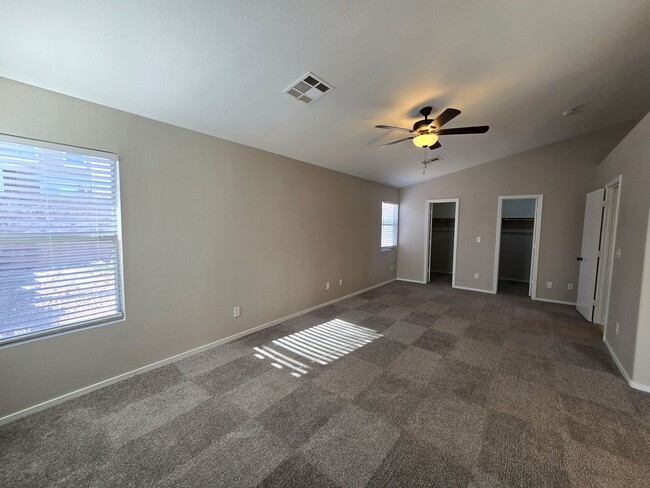 Building Photo - 3 Bedroom Home in Summerlin North Close to...