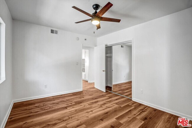 Building Photo - 3670 Greenfield Ave