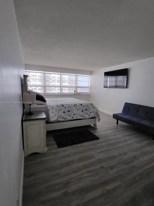 Building Photo - 3430 Galt Ocean Dr