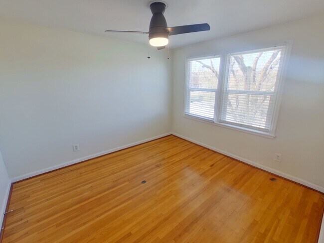 Building Photo - 403 N Harding Ave