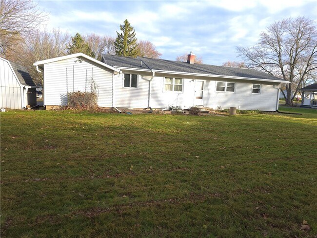 Building Photo - 379 Hollybrook Rd