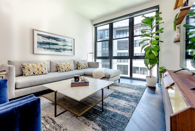 Building Photo - 800 Embassy Dr