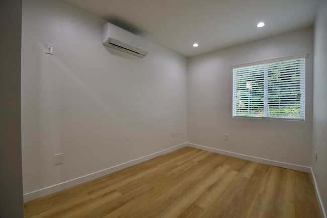 Building Photo - 1507 Silver Lake Blvd
