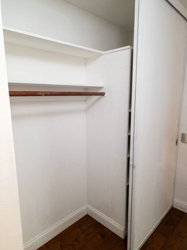 Building Photo - Spacious One Bedroom Condo Close to Piedmo...