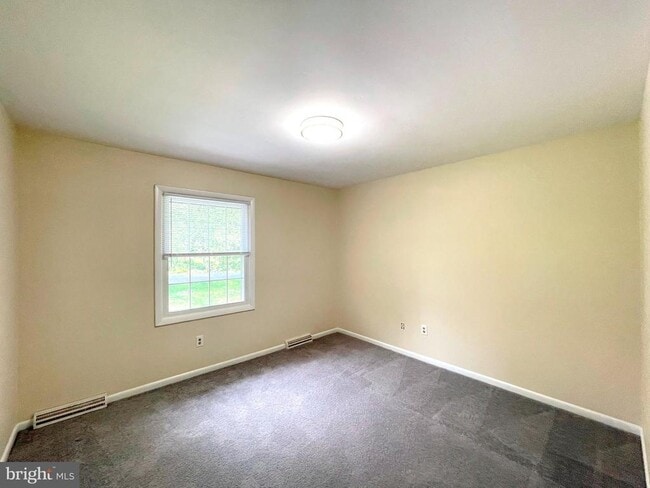 Building Photo - 40865 Spring House Ln
