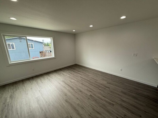 Building Photo - 2603 SW Pickford St
