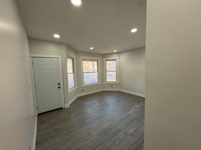 Building Photo - 160 Renner Ave