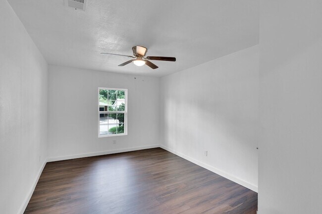 Building Photo - 6124 Sundown Dr