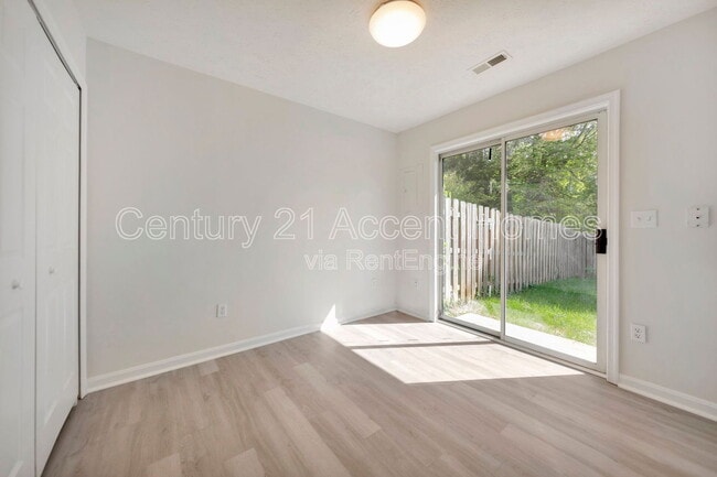 Building Photo - 9907 Warwick Pl