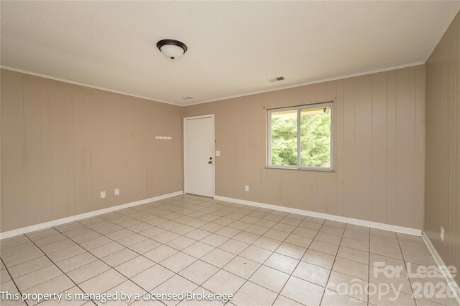 Building Photo - 145 Brentwood Dr