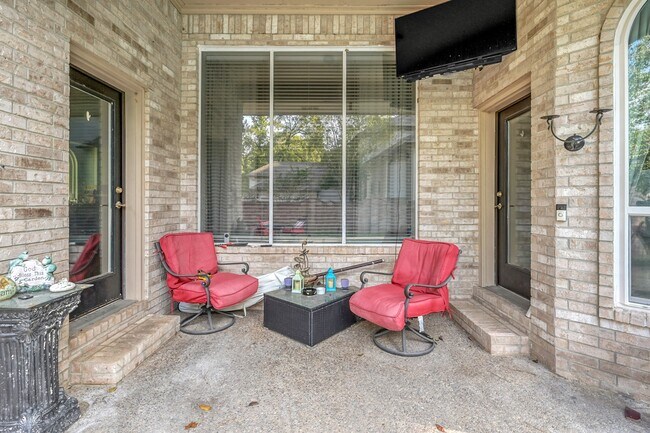 Building Photo - 192 Monterrey Rd W