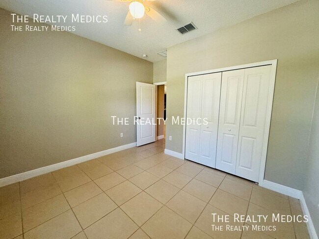 Building Photo - 1417 Swan Ct