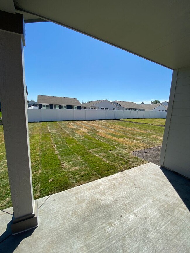 Building Photo - Stunning 3 Bed 2 Bath Rancher in Spokane V...