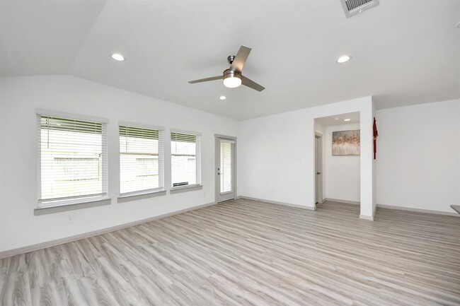 Building Photo - 7007 Fleetwood Crescent Wy