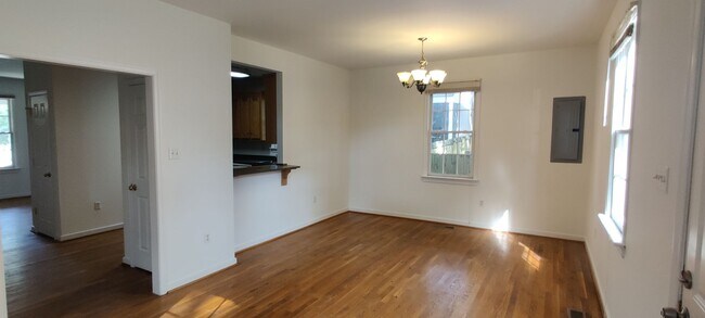 Building Photo - 3 bedroom home with covered porch and rear...