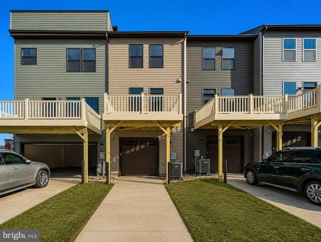 Building Photo - 14064 Sunrise Valley Dr