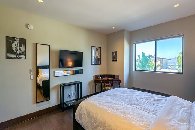 Building Photo - 11470 Dona Evita Dr