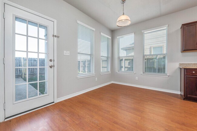 Building Photo - 2939 McLaren Dr