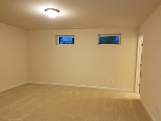 Building Photo - 1437 Salem Creek Dr