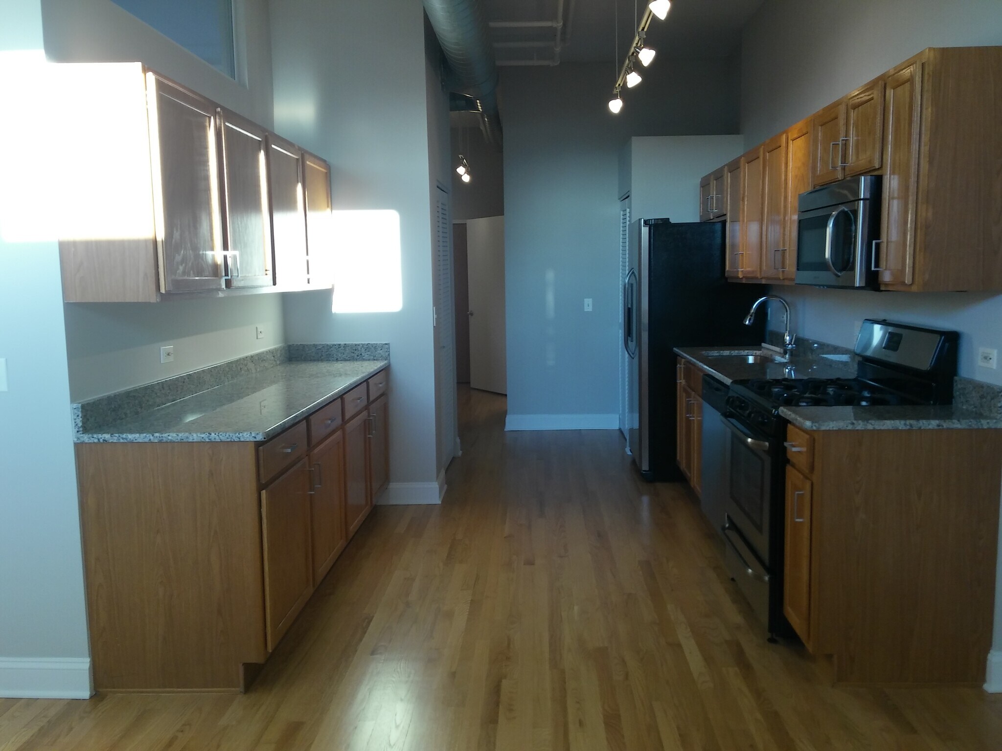 Building Photo - 1000 W Adams St