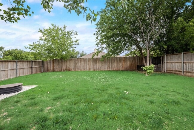 Building Photo - 9216 Newport Ln