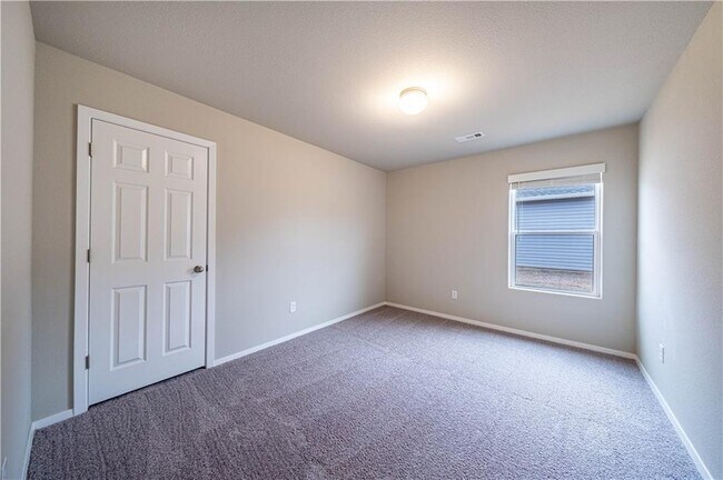 Building Photo - 820 Braidburn Rd