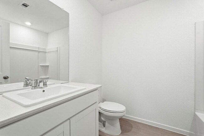 Building Photo - 2821 Cedar Dr